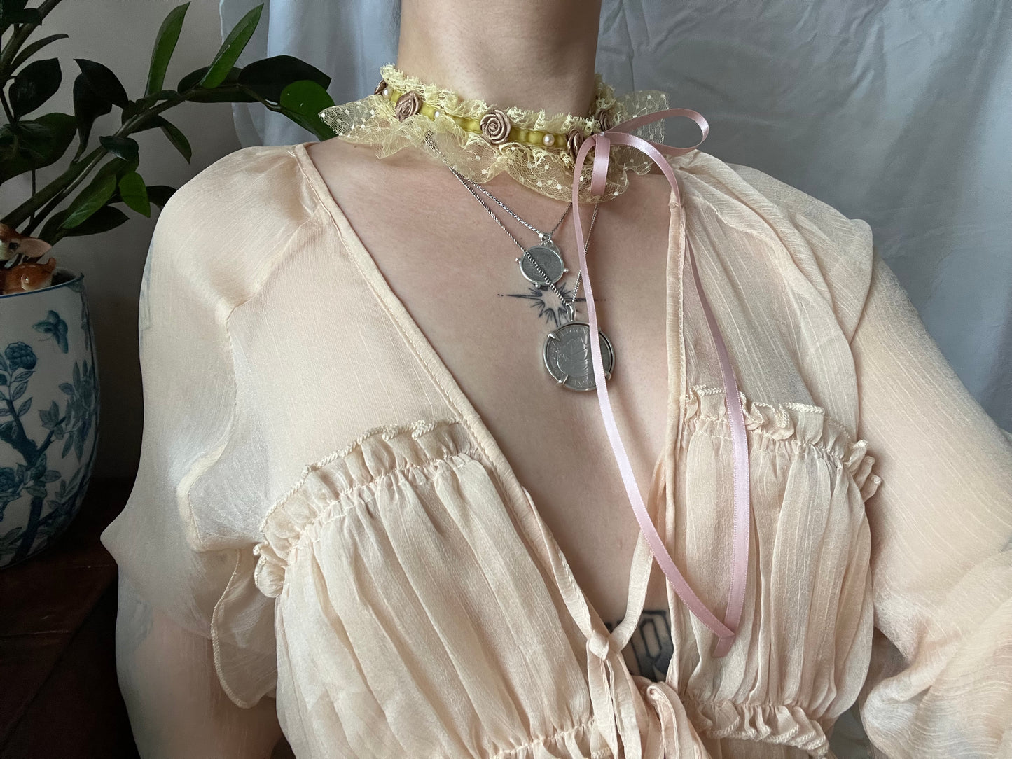 Lemon Rosebud Lace Collar