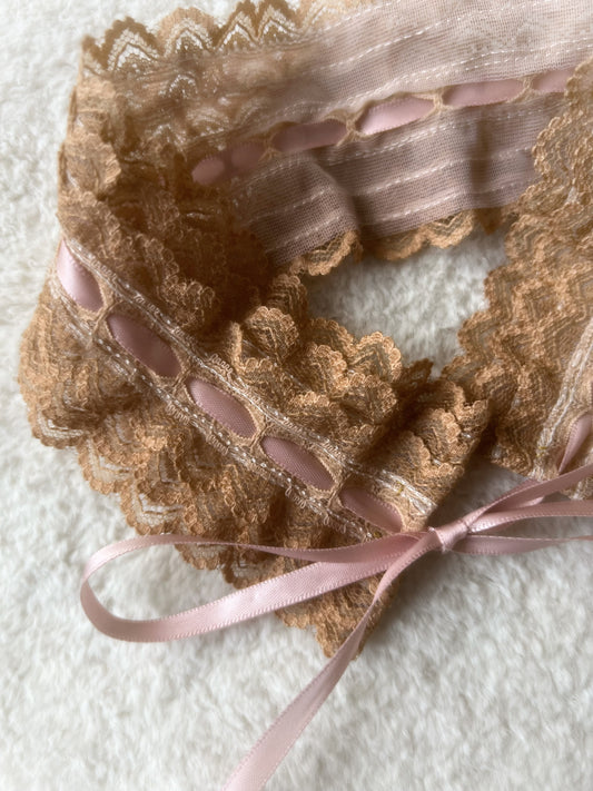 Honeyed Lace Collar