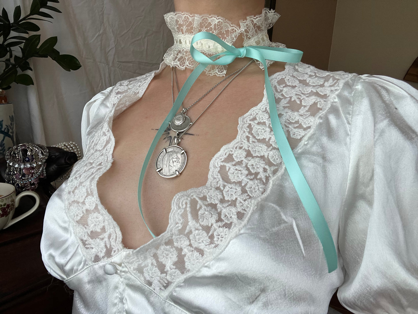 Mint Cream Lace Collar