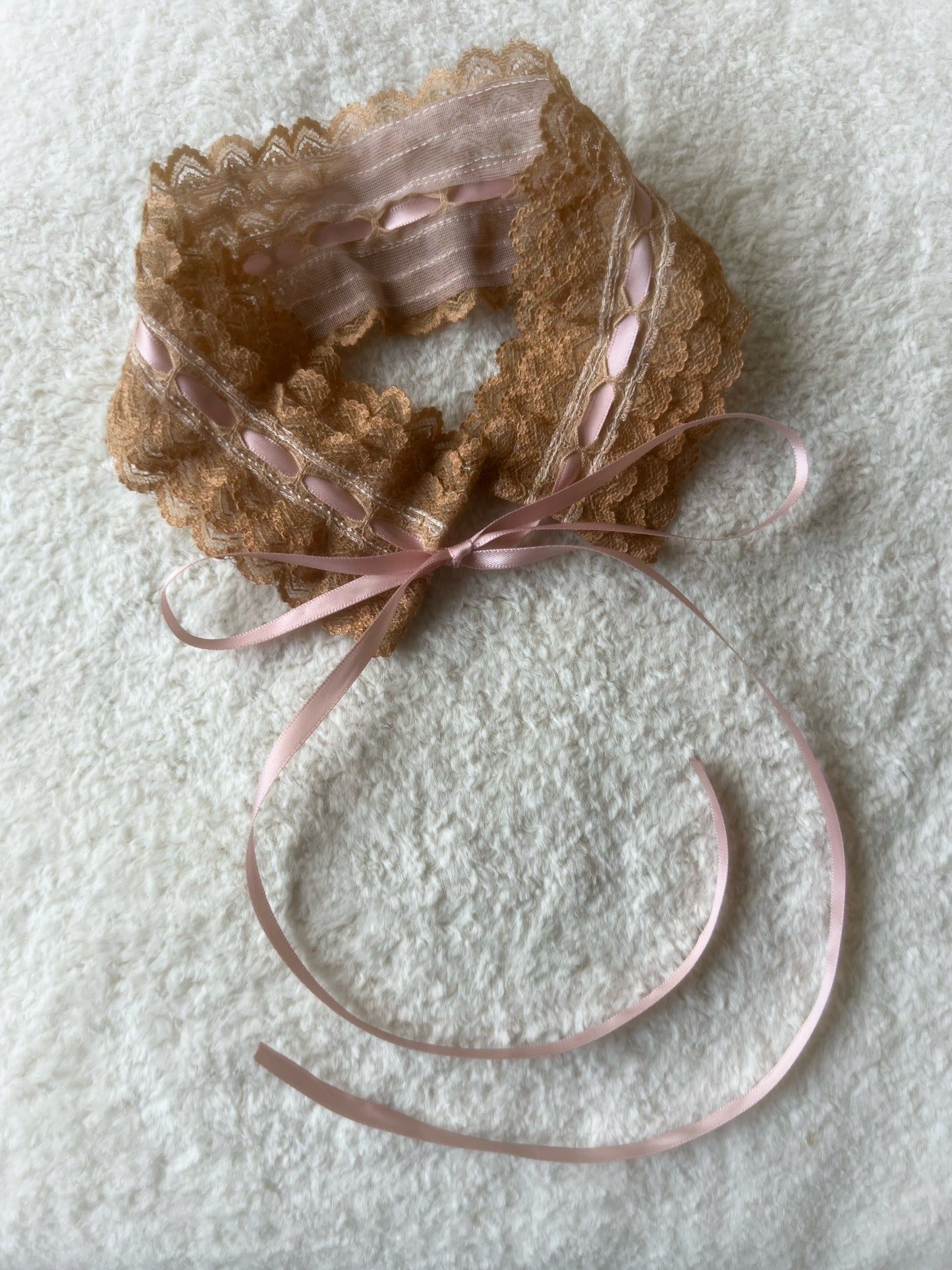 Honeyed Lace Collar