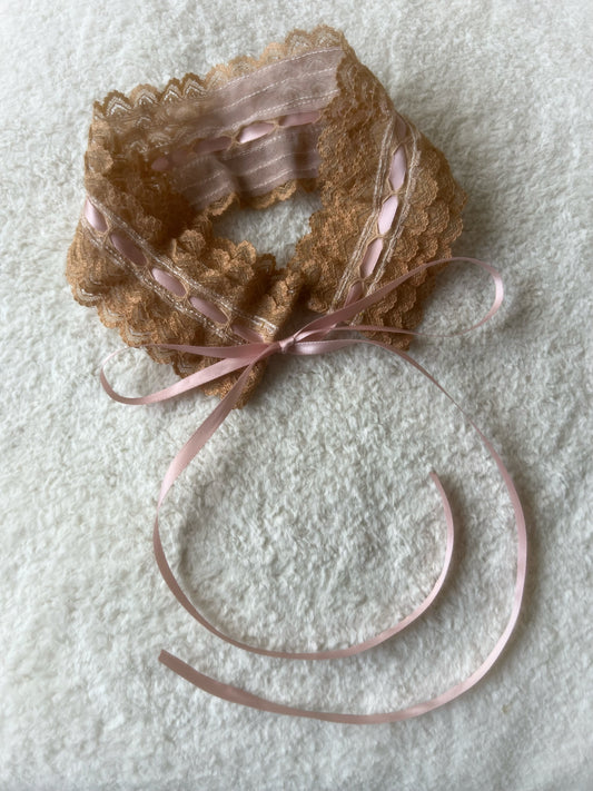 Honeyed Lace Collar