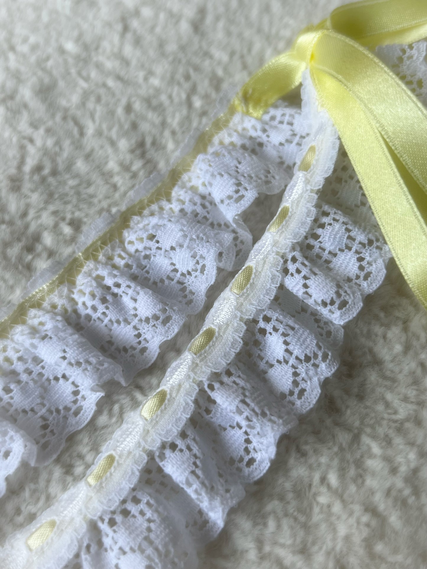 Sunny Lace Collar