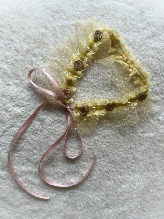 Lemon Rosebud Lace Collar