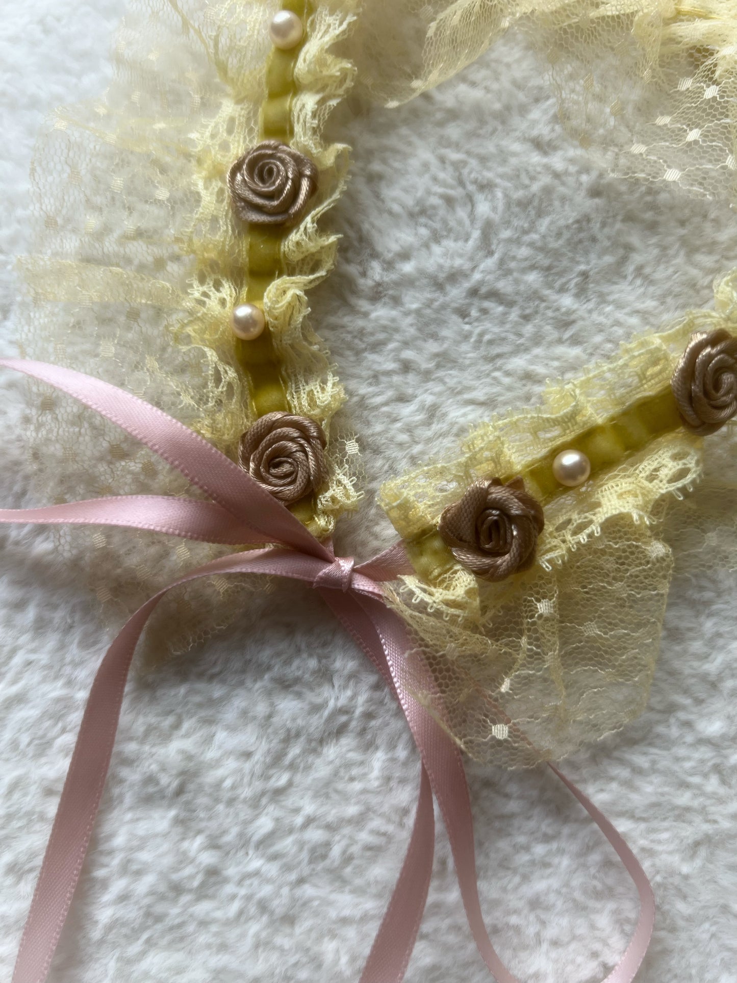 Lemon Rosebud Lace Collar