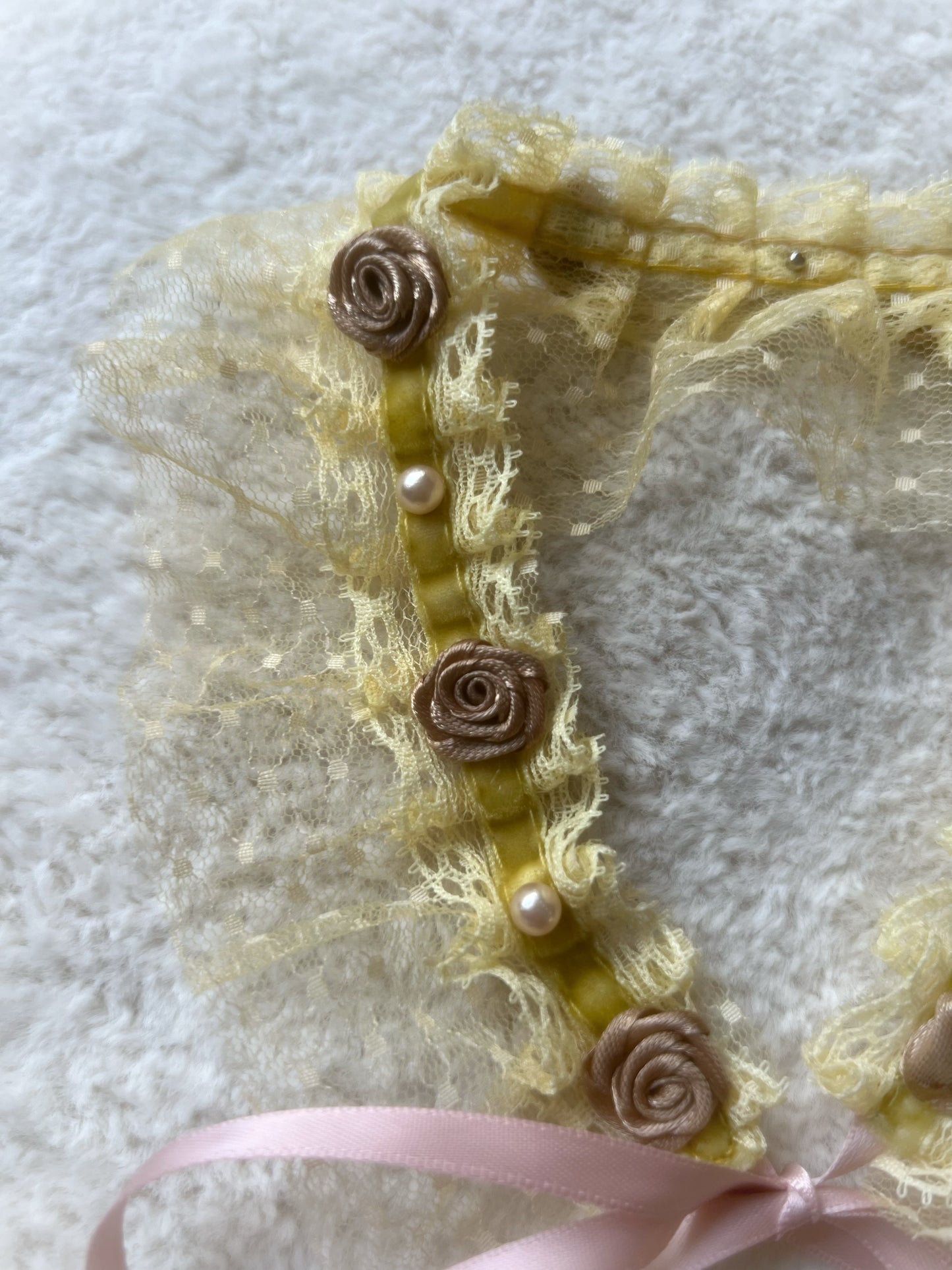 Lemon Rosebud Lace Collar